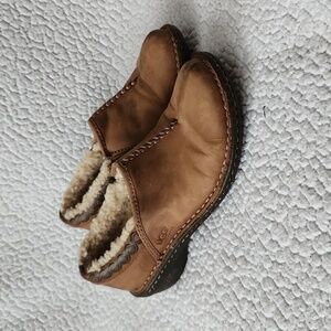 Vintage Y2K Ugg Moccasins distressed leather sheepskin Aztecprint clogss…